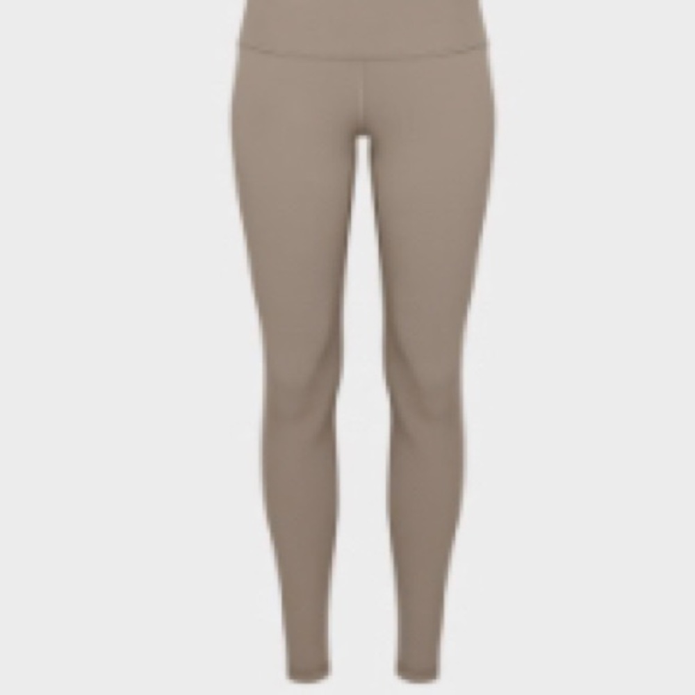 Aritzia Butter Cheeky Hi-Rise 28” legging